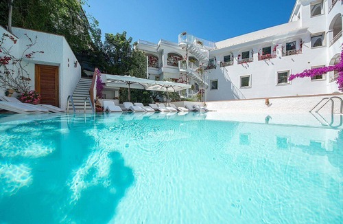 Minori House | Casa Alloro D: A welcoming studio apartment located in the center of Minori and a few meters from the sea.