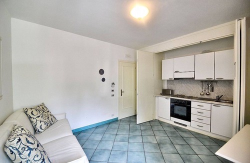 Minori House | Casa Alloro E: A welcoming apartment located in the center of Minori and a few meters from the sea.
