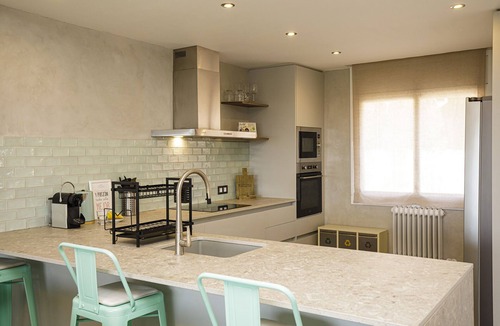 Montjuic House | Casa con Bonitas Vistas en Montjuic, Girona