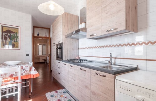 Centro Storico Apartment | Casa Conchiglia: Authentic Seafront Apartment