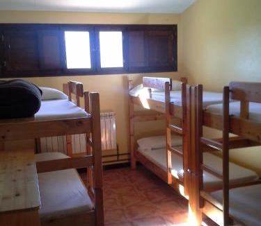 Sant Joan les Fonts Hostel | Casa de colònies La Cadamont