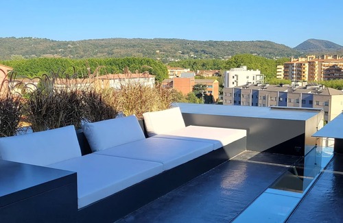 Olot House | Casa de Diseño The Black Line House