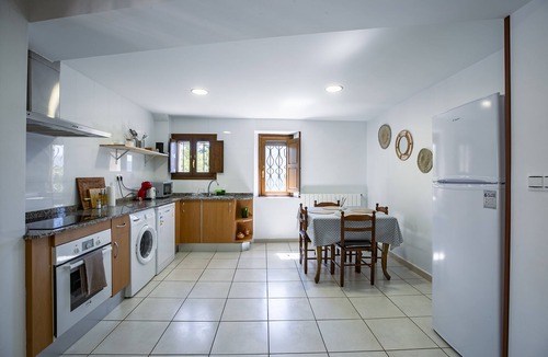 Castiello de Jaca Apartment | Casa Feli: Apartamento con Jardín Privado en los Pirineos
