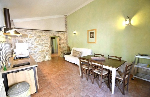 Castiglione del Lago House | Casa Flora C: A characteristic and welcoming apartment that is part of a villa surrounded by the greenery, with Free WI-FI.