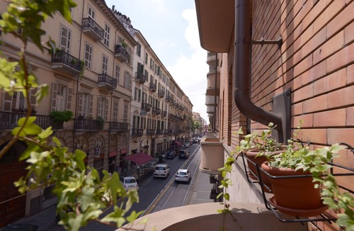 Vanchiglia Apartment | Casa Lescano - central and striking apartment in a historic house.