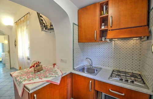 Amalfi House | Casa Macrina A: A cheerful apartment in a quiet position, situated at a short distance from the Cathedral of Amalfi, with Free WI-FI.