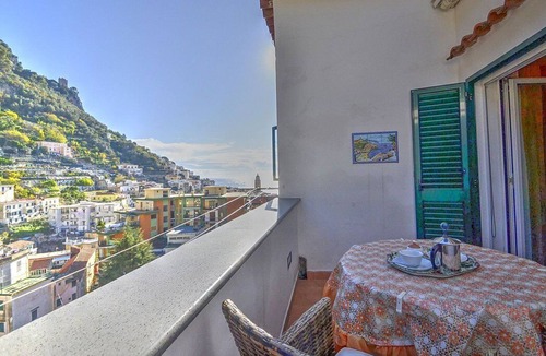 Amalfi House | Casa Macrina A: A cheerful apartment in a quiet position, situated at a short distance from the Cathedral of Amalfi, with Free WI-FI.