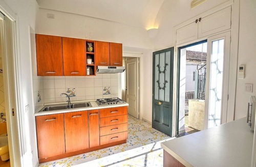 Amalfi House | Casa Macrina C: A welcoming apartment in a quiet position, situated at a short distance from the Cathedral of Amalfi, with Free WI-FI.