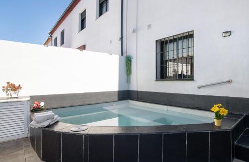 Ronda House | Casa Mia Jacuzzi Exterior