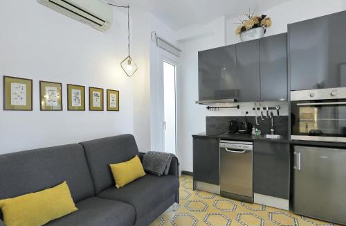 Collblanc y La Torrassa Apartment | Casa nanit apt b