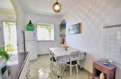 Arienzo House | Casa Odetta: A bright apartment which faces the sun and the sea, with Free WI-FI.