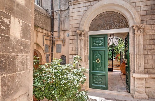 Modica Apartment | Casa Orangina: An elegant and welcoming apartment that is part of an historic villa, with Free WI-FI.