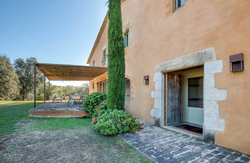 Monells House | Casa Rural con Encanto Para Retiros, Cicloturismo y Familias en Plena Naturaleza