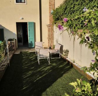 Monforte d'Alba Apartment | Casa Safranum con mini piscina privata e giardino vista Langhe