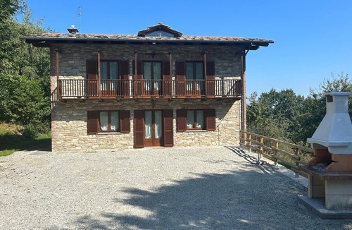 Bagnolo Piemonte House | Casa Salada, Immersa in un Castagneto fra Montagna e Pianura