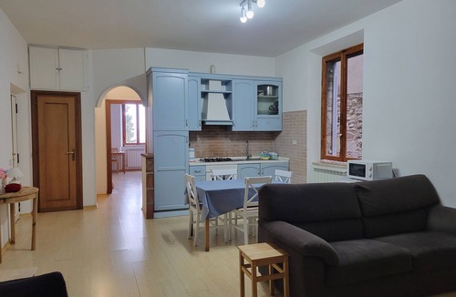 Todi Apartment | Casa Sulle Mura Medioevali. Comodissimo no Scale. Servizi Raggiungibili a Piedi