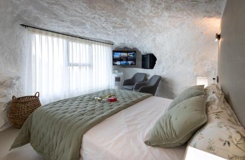 Alcala del Jucar House | Casa túnel Nido de Águilas