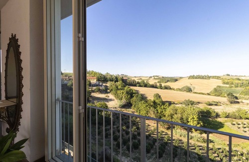 Scurzolengo House | Casa Verrua: relaxation in Monferrato with pool, hot tub and belvedere