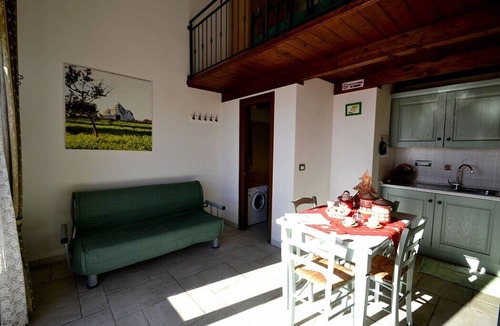 Casalini House | Casa Viola D: A welcoming apartment surrounded by the greenery, with Free WI-FI.