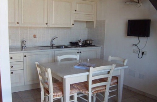 Casalini House | Casa Viola F: A welcoming apartment surrounded by the greenery, with Free WI-FI.