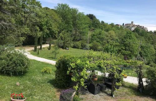 Fosdinovo Villa | Casale del Pozzo-Villa with pool - Fosdinovo in the borgo of Pulica