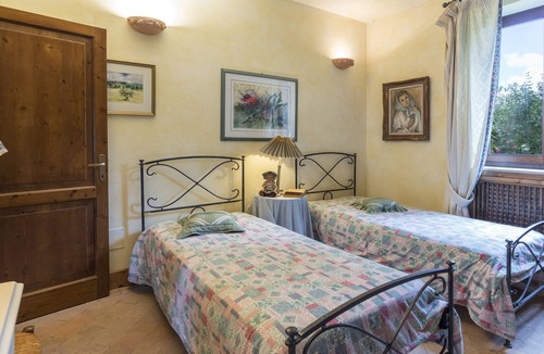 Melezzole Villa | Casale Patrizia 7+1 - 4 Bedrooms and en-suite bathrooms - Secluded swimming pool