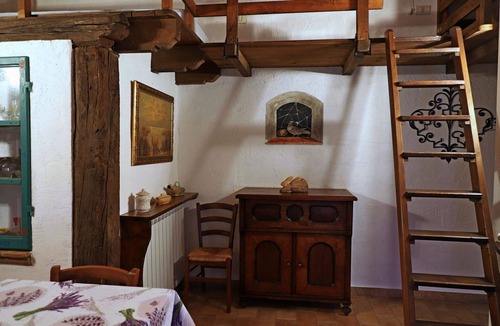 Panicale Villa | Casale Sole e Luna is set in a panoramic position in the beautiful green hills of Umbria, a few kilo