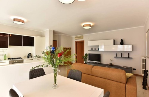 Cernusco sul Naviglio Apartment | CaseOspitali - Masai Mara super bilo con balcone
