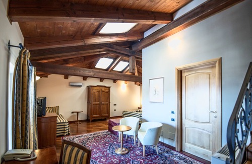 Costigliole Saluzzo Hotel | Castello Rosso