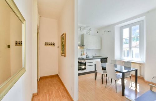 Cernobbio Apartment | Central in Cernobbio with balcony (VOLTA Central Apartment)