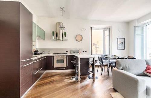 Arona Apartment | Centro Storico Nido a 147 passi dal Lago Maggiore