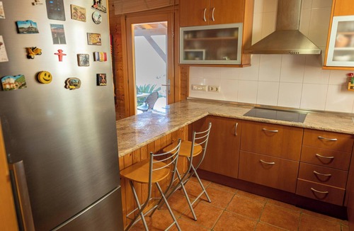 Calafell House | Chalet 'Casa de Madera' with Mountain View, Garden, A/C, Pool & Wi-Fi