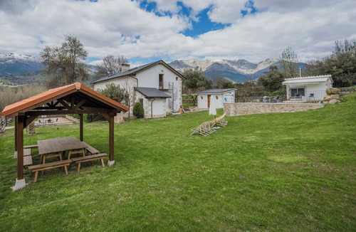 Mombeltran Ski Chalet | Chalet 'Finca El Aguilojo' with Private Pool, Private Terrace and Wi-Fi