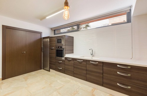 Caravaca de la Cruz Ski Chalet | Chalet 'Villa Cruz' with Mountain Views, Wi-Fi and Air Conditioning