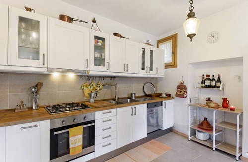 Cernobbio Apartment | Charming and bright flat for 5 people in Cernobbio, in the hamlet of Rovenna, on the way up to mount Bisbino.The apartment, furnished with vintage and modern furniture, comes with private parking and enjoyable outdoor spaces, like the pergola in the gard