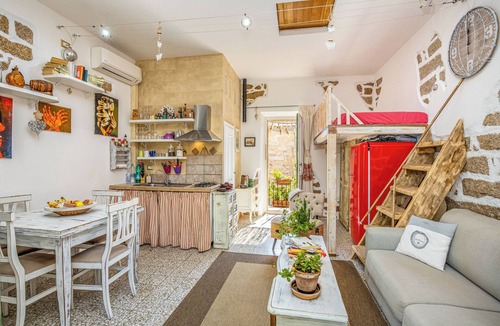 San Pantaleo Apartment | Charming Vacation Home “Tipica casa a San Pantaleo“ in Central Location with Balcony