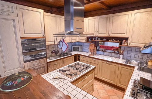 Amatrice Villa | Cheerful 5-bedroom villa with pool and tennis