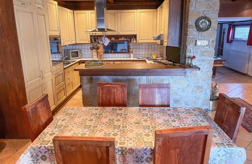Amatrice Villa | Cheerful 5-bedroom villa with pool and tennis