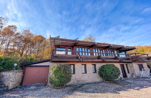 Amatrice Villa | Cheerful 5-bedroom villa with pool and tennis