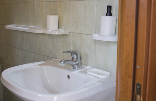 Cibali Apartment | Cifalino | Cozy Private Apartment in Catania with A/C and WiFi near the bus stop