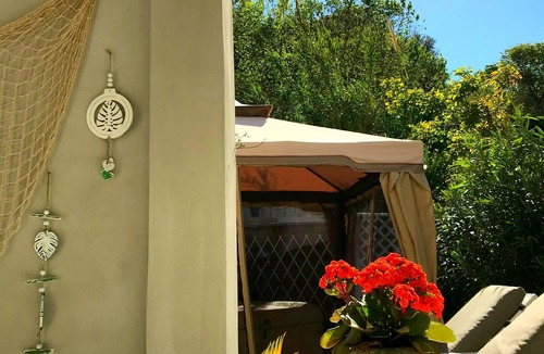 San Felice Circeo Apartment | Circeii, apartment with bedroom, living room and exterior with bathtub