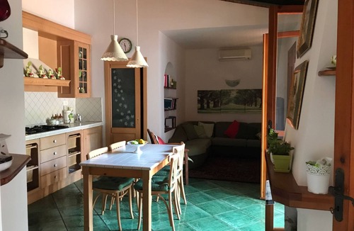 Laura House | Comfortable villa with shared swimming pool surrounded by greenery near the sea