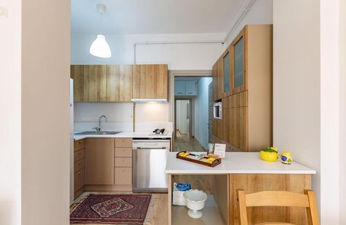 Rasimpasa Apartment | Comfy House near Kadikoy