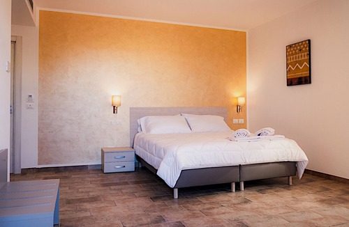 Longobardi Bed & Breakfast | Completely Renovated Seaside Villa B&B