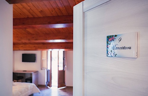 Longobardi Bed & Breakfast | Completely Renovated Seaside Villa B&B