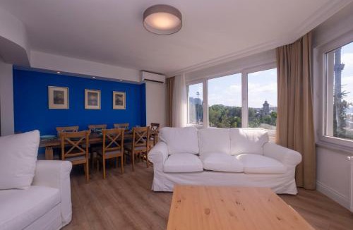 Kabatas Apartment | Contemporary Waterfront Apt with a Stunning View