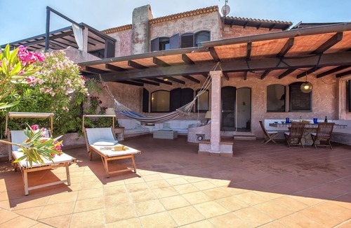 Tiriddo Villa | Coral Coast Spectacular villa with the beach below the house