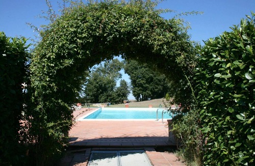 Santarello Apartment | Cosy apartment for 10 guests with pool, WIFI, TV, pets allowed and parking