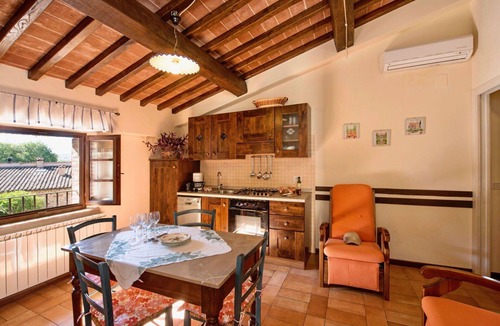 Popoltaio-Schiacciato Villa | Cosy apartment in villa for 4 guests with WIFI, pool, A/C, TV and patio