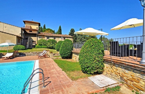 San Casciano in Val di Pesa Apartment | Cosy apartment with WIFI, pool, TV, pets allowed and panoramic view, close to Greve In Chianti